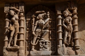 Le Bâoli de la ville de Patan – incroyable panthéon hindou entourés de gracieuses apsaras et de sages barbus